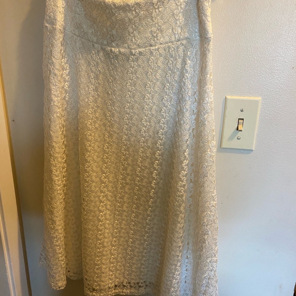 White lace skirt